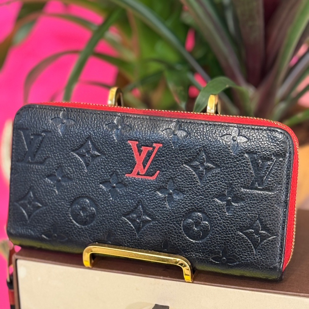 Louis Vuitton emptied Monogram Zipper round long bifold Black Wallet